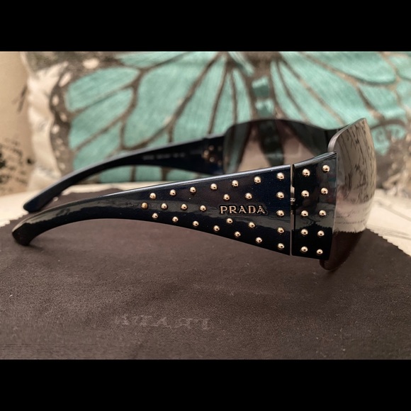 PRADA SUNGLASSES 🕶 - Picture 3 of 6